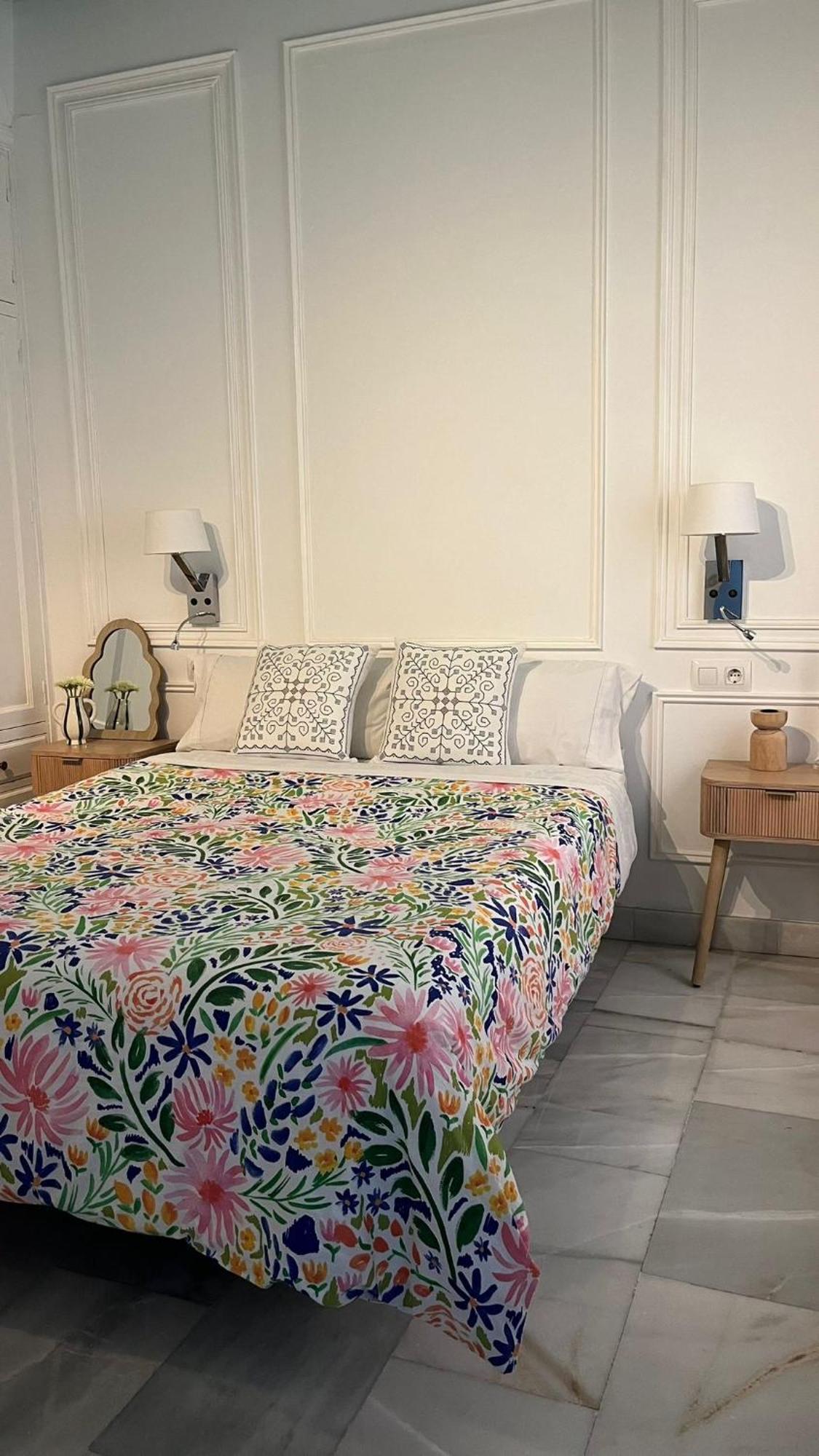Apartamento En Casco Antiguo - Plaza De La Gavidia Seville Luaran gambar